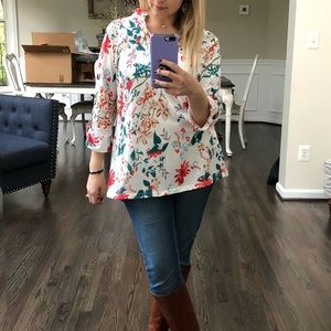 Floral blouse. Size large 3/4 sleeve